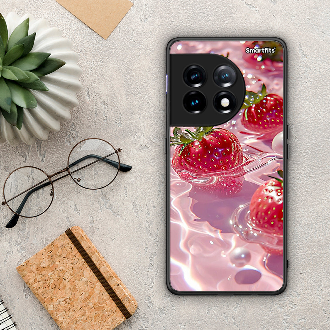 Θήκη OnePlus 11R / ACE 2 5G Juicy Strawberries από τη Smartfits με σχέδιο στο πίσω μέρος και μαύρο περίβλημα | OnePlus 11R / ACE 2 5G Juicy Strawberries Case with Colorful Back and Black Bezels