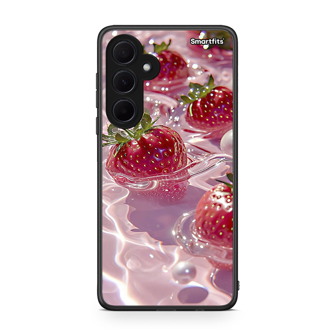 Samsung Galaxy A35 Juicy Strawberries θήκη από τη Smartfits με σχέδιο στο πίσω μέρος και μαύρο περίβλημα | Smartphone case with colorful back and black bezels by Smartfits