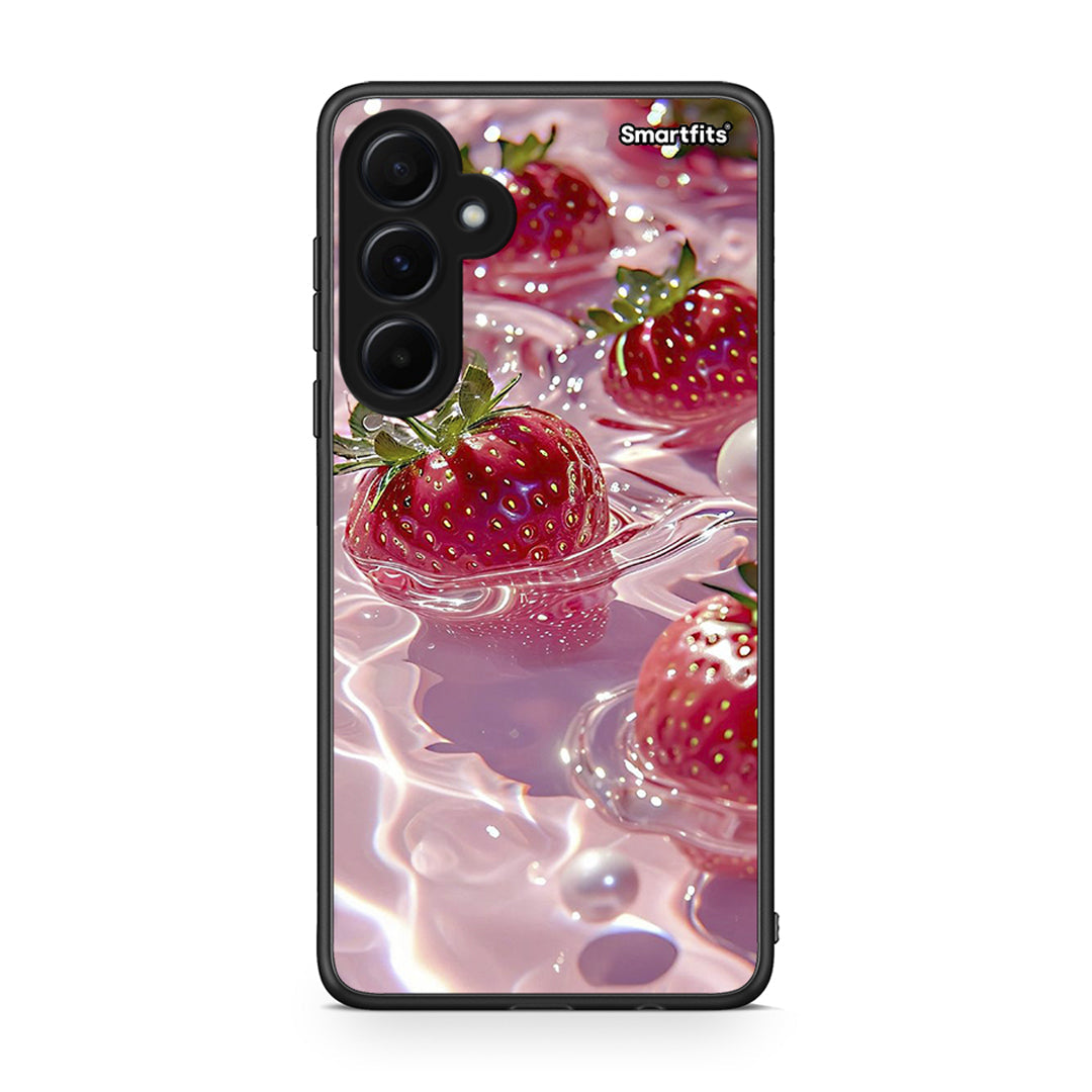 Samsung Galaxy A55 Juicy Strawberries θήκη από τη Smartfits με σχέδιο στο πίσω μέρος και μαύρο περίβλημα | Smartphone case with colorful back and black bezels by Smartfits