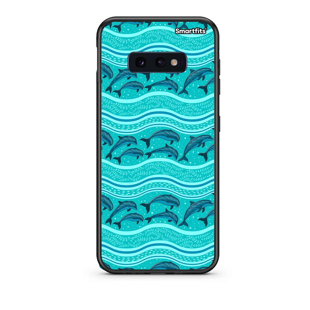 samsung s10e Swimming Dolphins θήκη από τη Smartfits με σχέδιο στο πίσω μέρος και μαύρο περίβλημα | Smartphone case with colorful back and black bezels by Smartfits