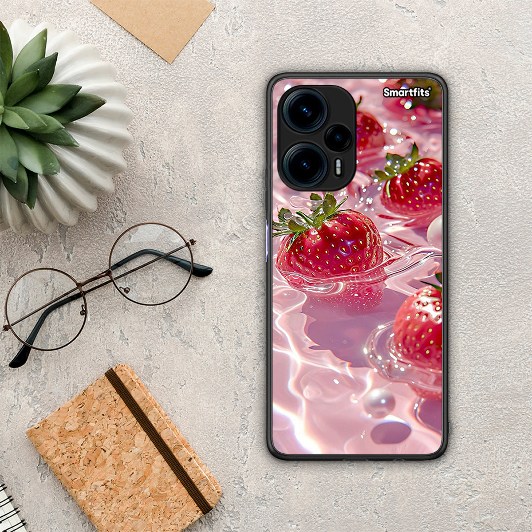 Θήκη Xiaomi Poco F5 5G Juicy Strawberries από τη Smartfits με σχέδιο στο πίσω μέρος και μαύρο περίβλημα | Xiaomi Poco F5 5G Juicy Strawberries Case with Colorful Back and Black Bezels