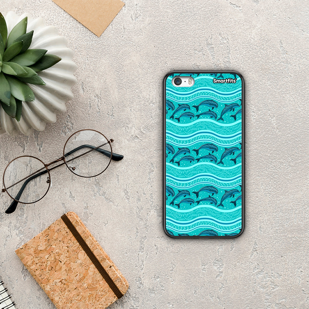 Swimming Dolphins - iPhone 5 / 5s / SE case