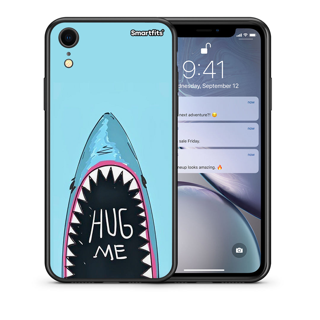 Θήκη iPhone XR Hug Me από τη Smartfits με σχέδιο στο πίσω μέρος και μαύρο περίβλημα | iPhone XR Hug Me case with colorful back and black bezels