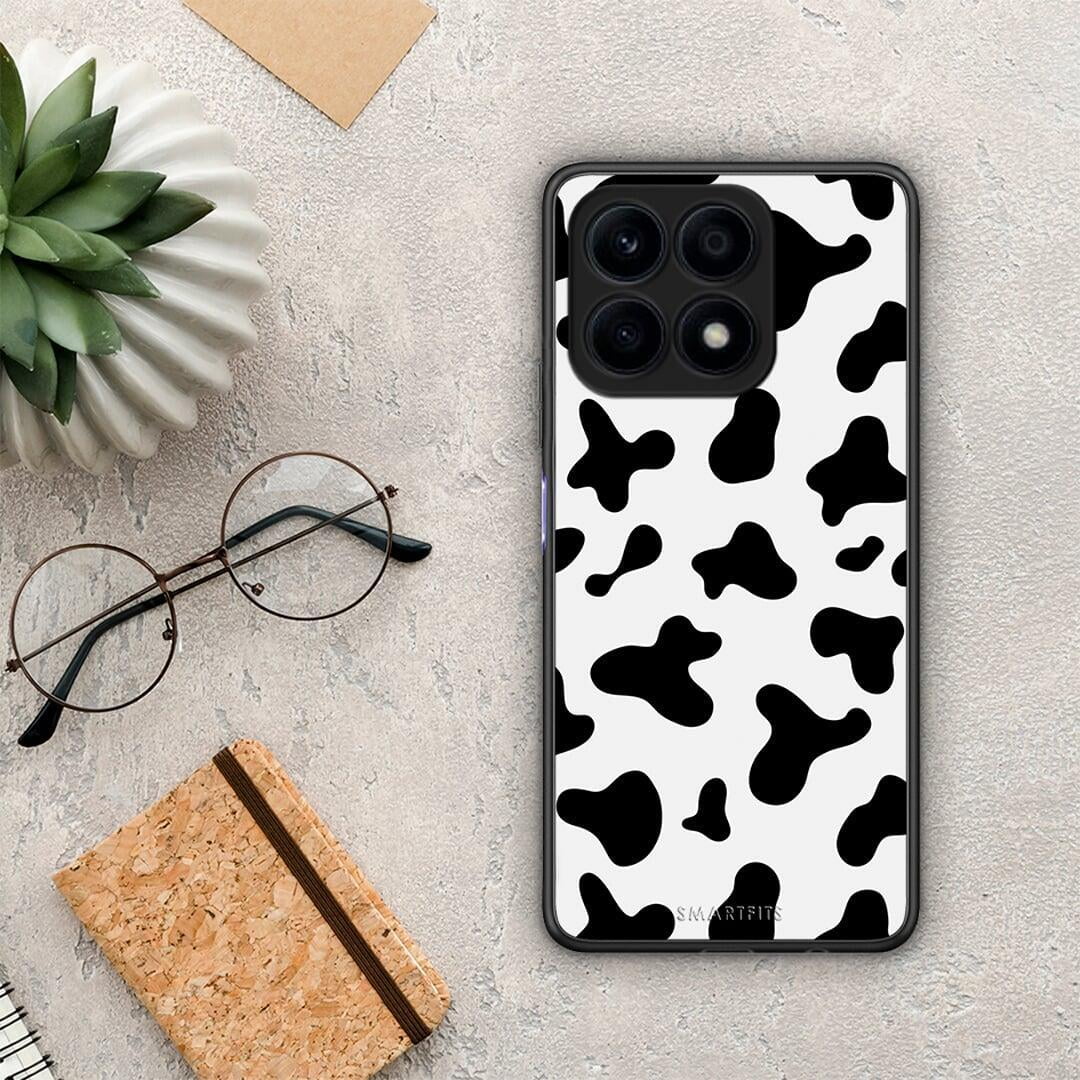 Θήκη Honor X8a Cow Print από τη Smartfits με σχέδιο στο πίσω μέρος και μαύρο περίβλημα | Honor X8a Cow Print Case with Colorful Back and Black Bezels