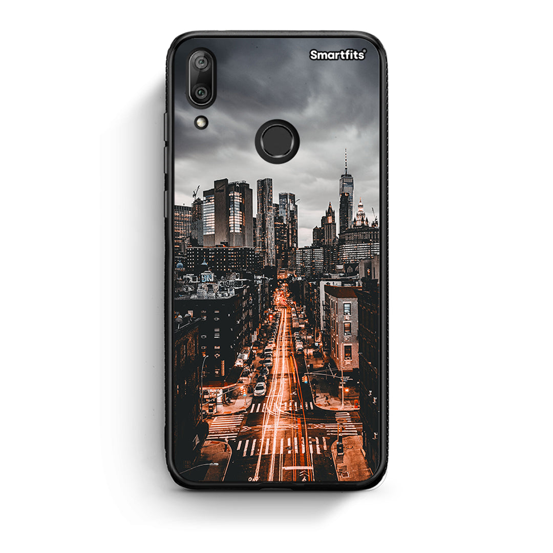 Huawei Y7 2019 City Lights θήκη από τη Smartfits με σχέδιο στο πίσω μέρος και μαύρο περίβλημα | Smartphone case with colorful back and black bezels by Smartfits