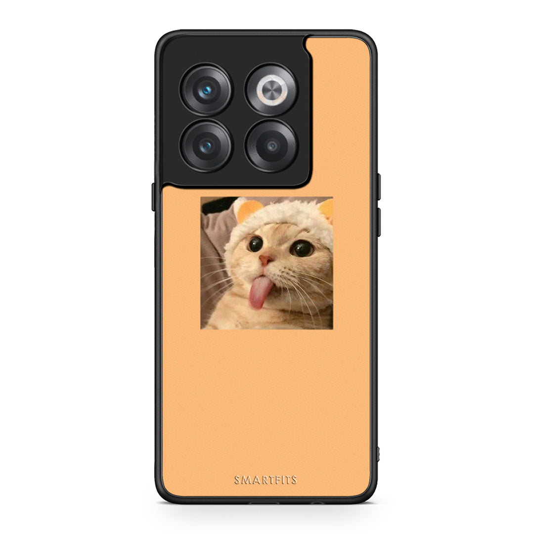 OnePlus 10T Cat Tongue θήκη από τη Smartfits με σχέδιο στο πίσω μέρος και μαύρο περίβλημα | Smartphone case with colorful back and black bezels by Smartfits