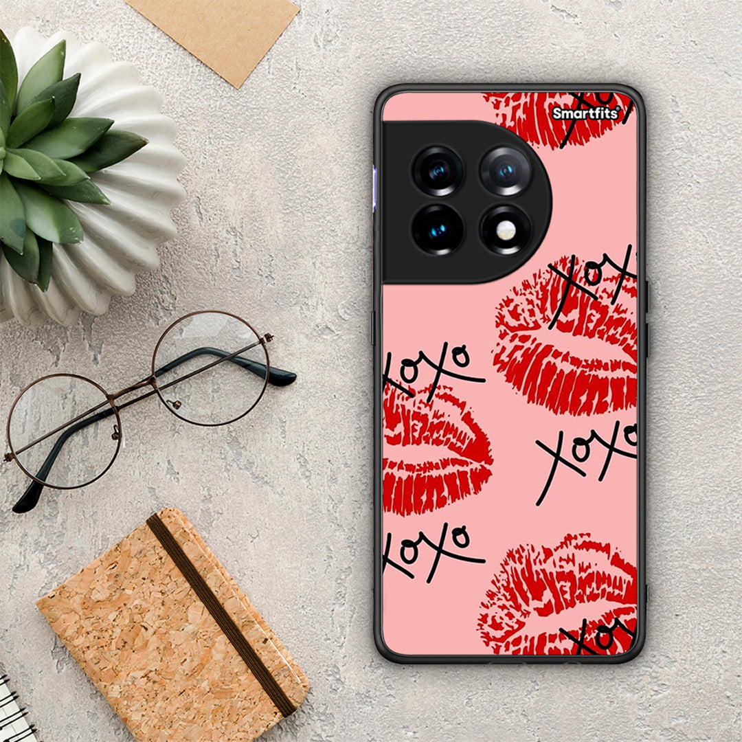 Θήκη OnePlus 11R / ACE 2 5G XOXO Lips από τη Smartfits με σχέδιο στο πίσω μέρος και μαύρο περίβλημα | OnePlus 11R / ACE 2 5G XOXO Lips Case with Colorful Back and Black Bezels