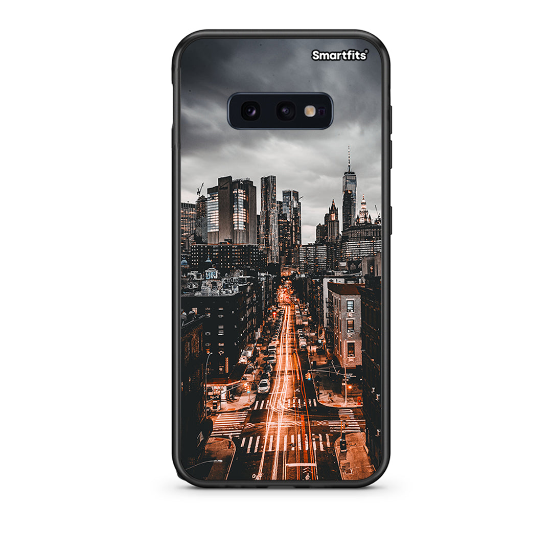 samsung s10e City Lights θήκη από τη Smartfits με σχέδιο στο πίσω μέρος και μαύρο περίβλημα | Smartphone case with colorful back and black bezels by Smartfits