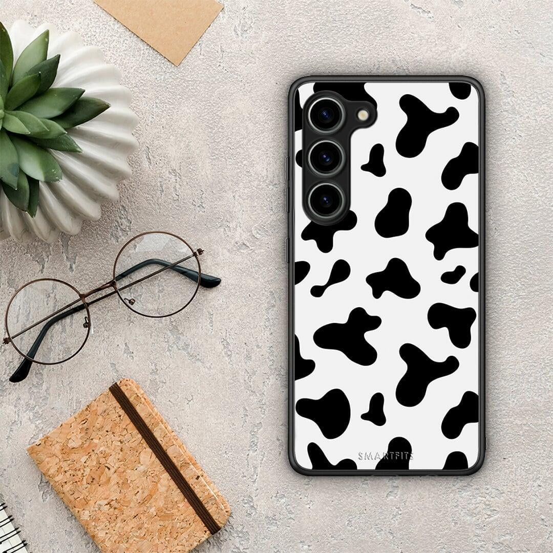 Θήκη Samsung Galaxy S23 Cow Print από τη Smartfits με σχέδιο στο πίσω μέρος και μαύρο περίβλημα | Samsung Galaxy S23 Cow Print Case with Colorful Back and Black Bezels