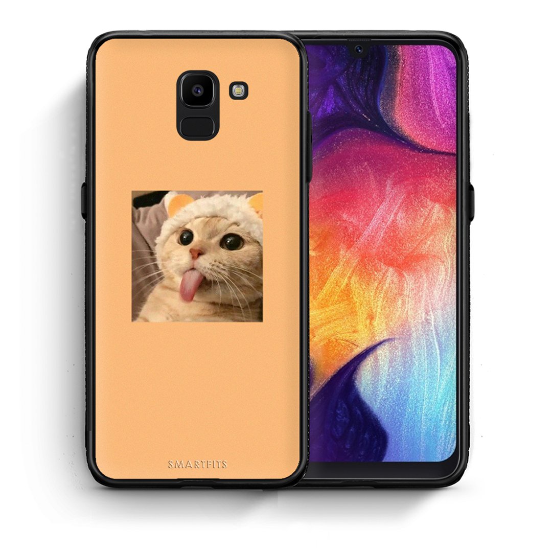 Θήκη Samsung J6 Cat Tongue από τη Smartfits με σχέδιο στο πίσω μέρος και μαύρο περίβλημα | Samsung J6 Cat Tongue case with colorful back and black bezels