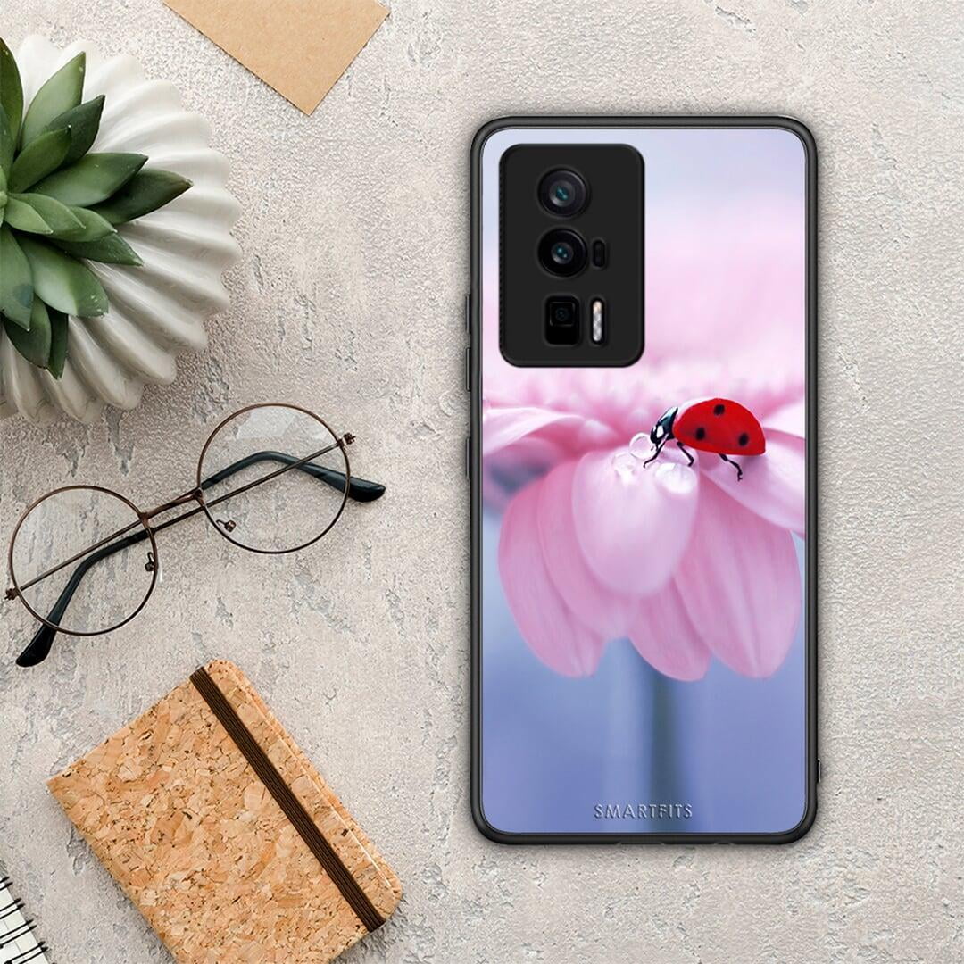 Θήκη Xiaomi Poco F5 Pro / Redmi K60 Pro Ladybug Flower από τη Smartfits με σχέδιο στο πίσω μέρος και μαύρο περίβλημα | Xiaomi Poco F5 Pro / Redmi K60 Pro Ladybug Flower Case with Colorful Back and Black Bezels