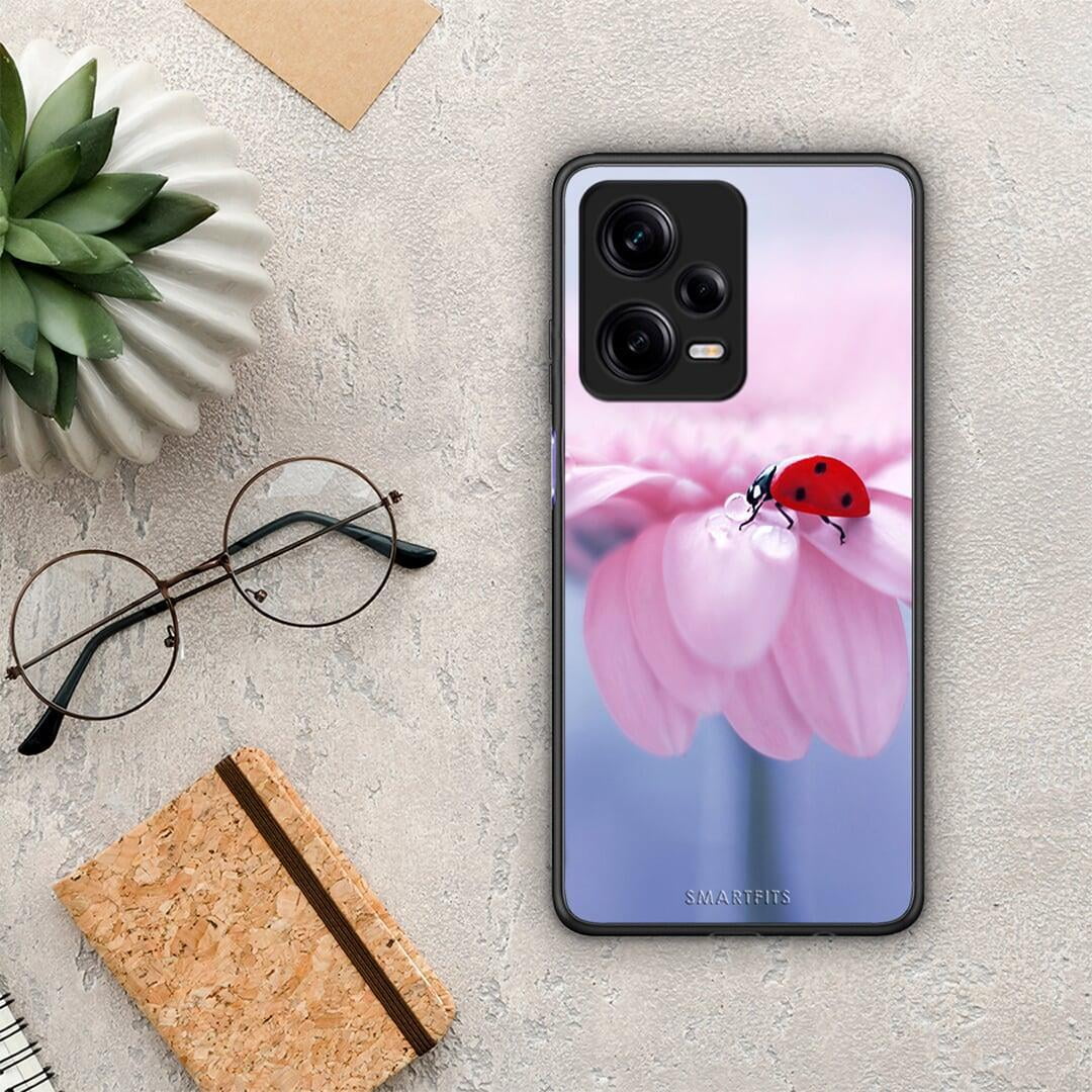 Θήκη Xiaomi Redmi Note 12 Pro 5G Ladybug Flower από τη Smartfits με σχέδιο στο πίσω μέρος και μαύρο περίβλημα | Xiaomi Redmi Note 12 Pro 5G Ladybug Flower Case with Colorful Back and Black Bezels