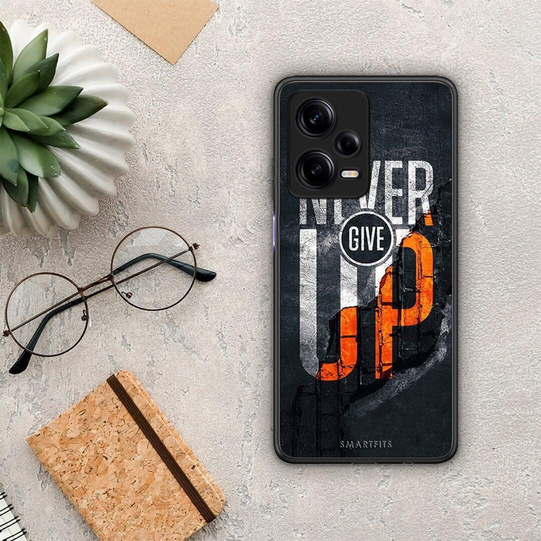 Θήκη Xiaomi Redmi Note 12 Pro 5G Never Give Up από τη Smartfits με σχέδιο στο πίσω μέρος και μαύρο περίβλημα | Xiaomi Redmi Note 12 Pro 5G Never Give Up Case with Colorful Back and Black Bezels