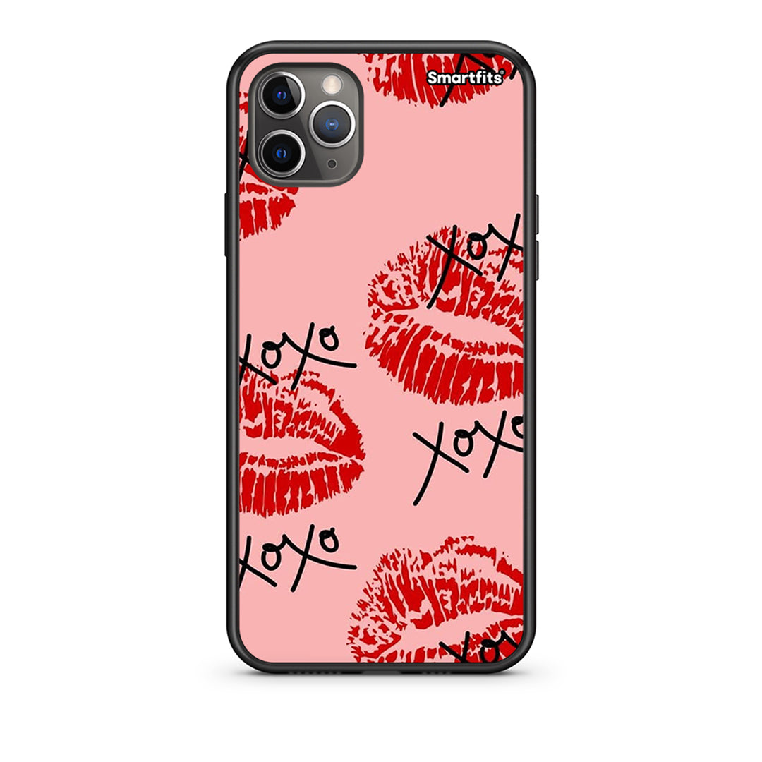 iPhone 11 Pro Max XOXO Lips Θήκη από τη Smartfits με σχέδιο στο πίσω μέρος και μαύρο περίβλημα | Smartphone case with colorful back and black bezels by Smartfits